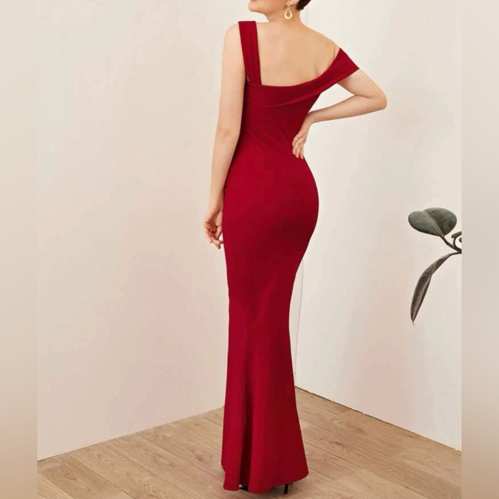 Elegant Off-Shoulder Red Dress - Picture 3 of 5
